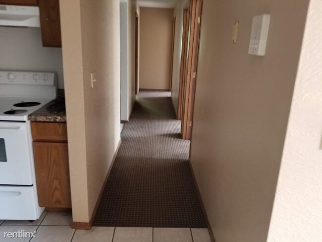 Building Photo - 4 br, 1 bath Apartment - 525 5th Ave S