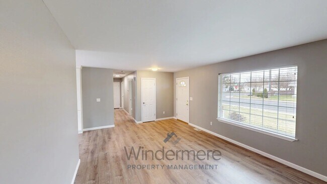 Foto del edificio - 739 SE Landen Drive *Two car garage & Fenc...