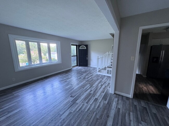 Building Photo - Updated Spacious Home in Paducah