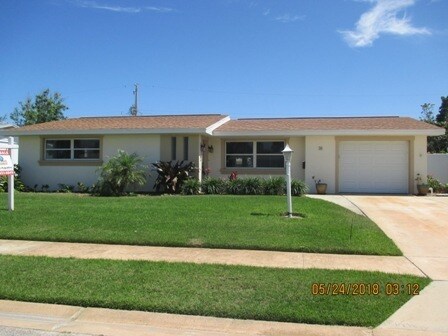 Foto principal - Gorgeous 3 Bedroom Beachside Home!