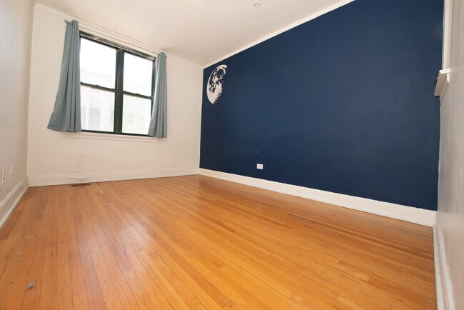 Building Photo - 2767 N Milwaukee Ave