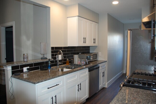 Foto del edificio - 602-604 Peterson St