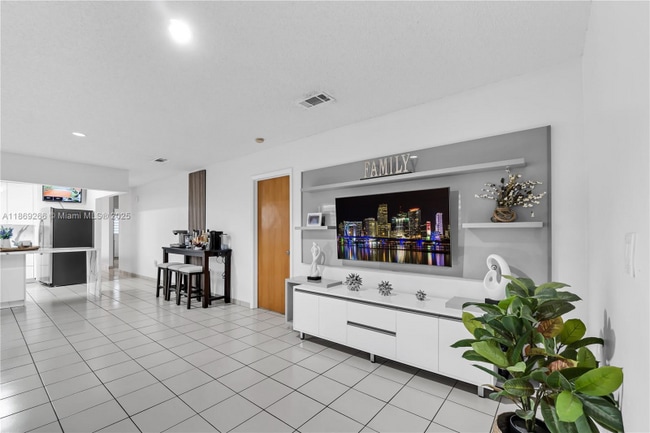 Foto del edificio - 980 W 43rd Pl