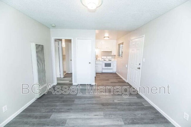 Building Photo - 1928 Ethan Way