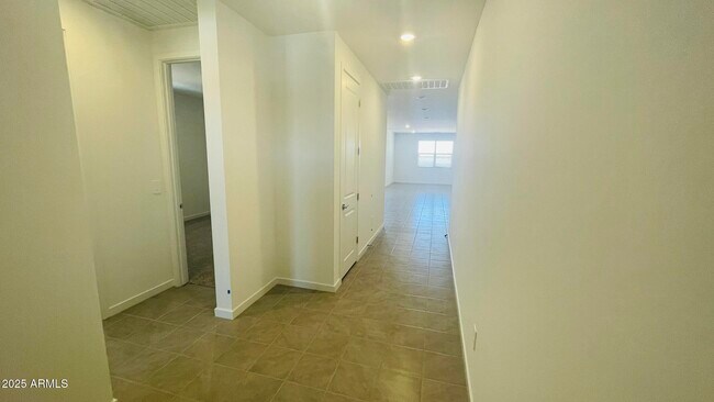 Building Photo - 37406 W San Clemente St