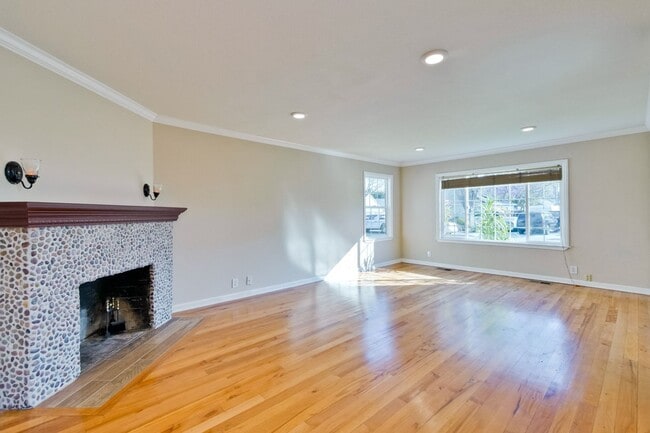 Building Photo - Wow! What a Great Home! Available Soon!
