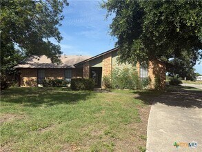 Building Photo - 912 Spring Hill Dr