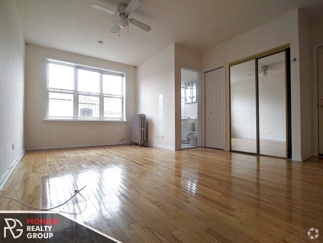 Building Photo - 928 W Dakin St