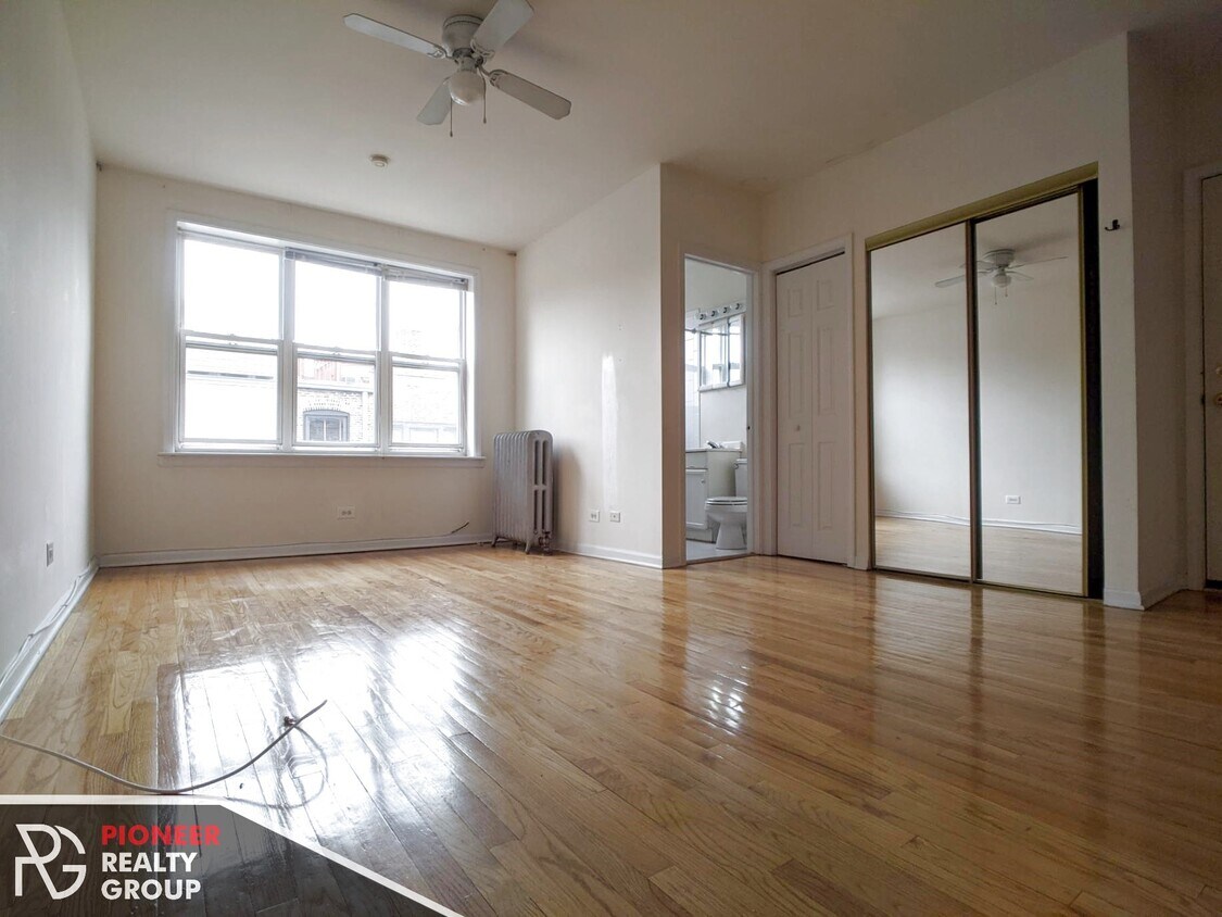 Primary Photo - 928 W Dakin St