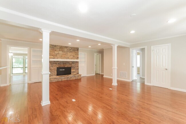 1400 Springwood Dr NW photo'