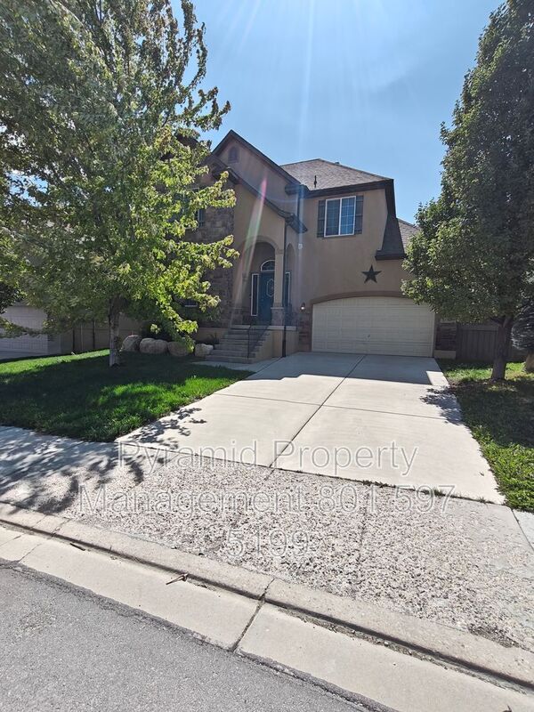 Foto principal - 2896 E Lookout Dr