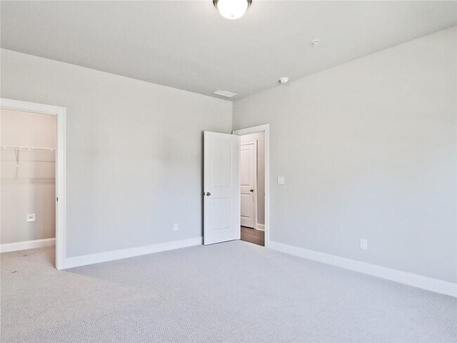 Building Photo - 1040 Knoxboro Ln