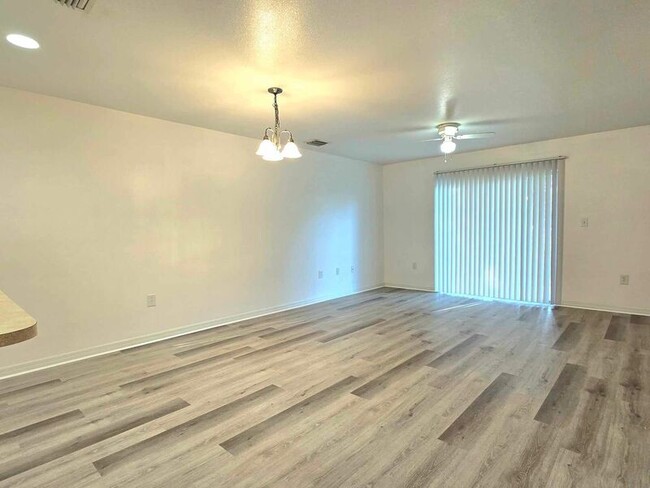 Foto del edificio - 5525 Yale St