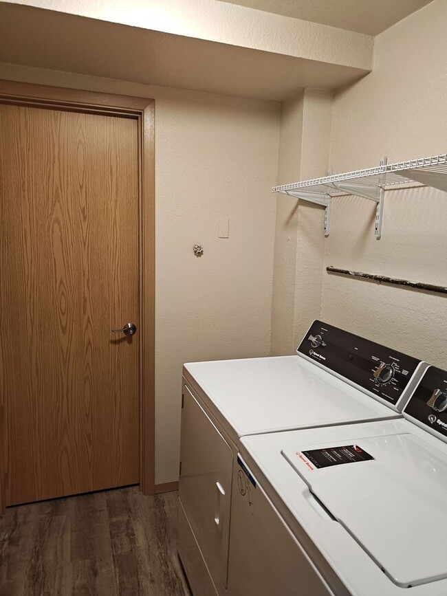Building Photo - Corner Unit - Large kitchen!