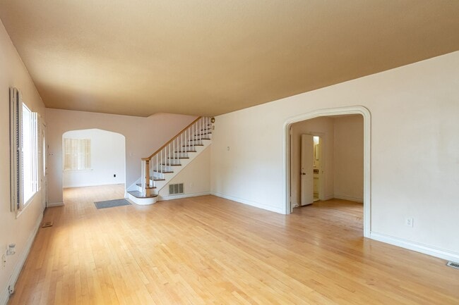 Building Photo - Pre-Leasing for fall of 2025! Vintage styl...