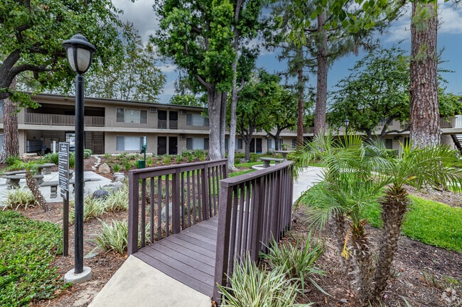 Building Photo - Saddleback Pines Apartment Homes