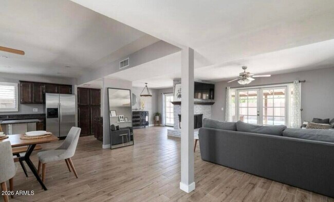 Foto del edificio - 225 E Minton Dr