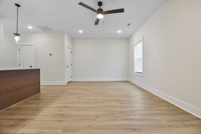Building Photo - Three Bedroom in Sango!