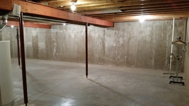 Private basement - 2115 La Mar Ave