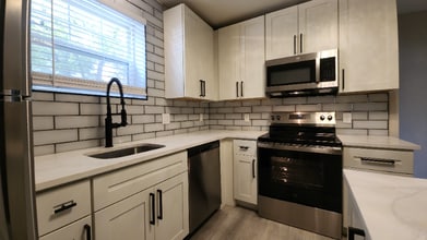 Building Photo - 803 Westwood Dr