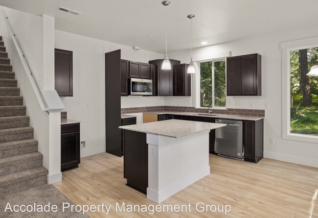 Building Photo - 3 br, 3 bath House - 1031 Oakmont Drive