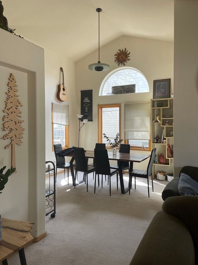 Primary Photo - Spacious 4b/3ba House in North Boulder! Av...