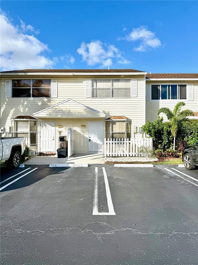 Foto del edificio - 2699 NE 15th St