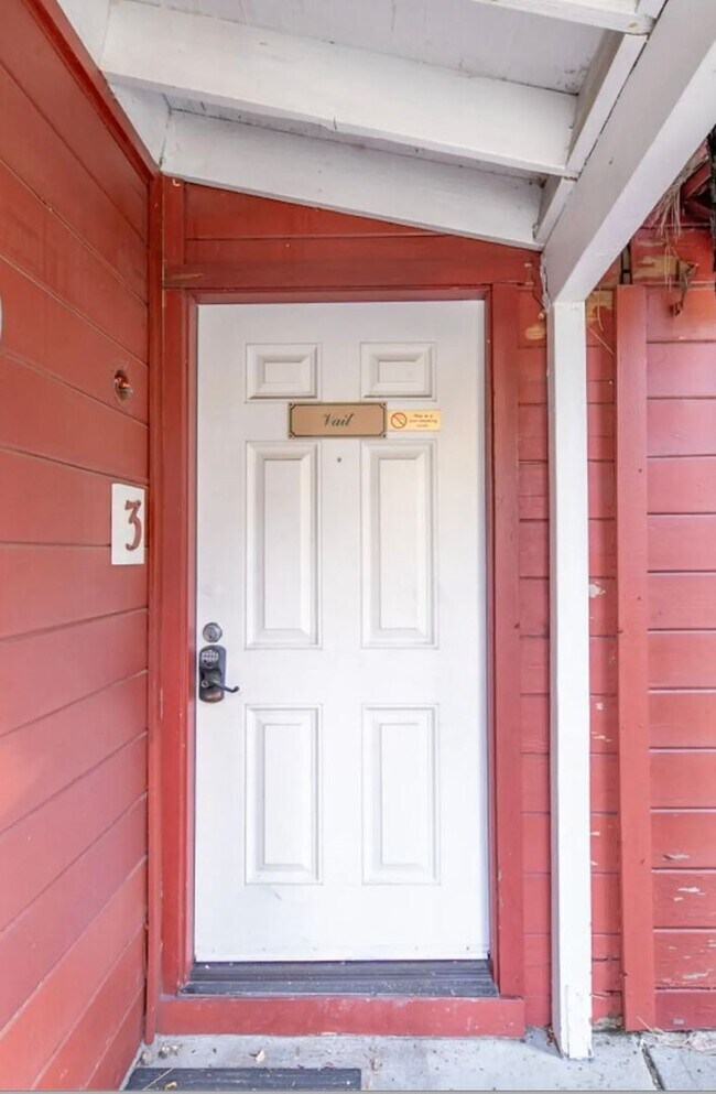 Building Photo - Cozy Hollow Lodge, Big Bear, CA