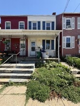 Building Photo - 638 E Walnut St