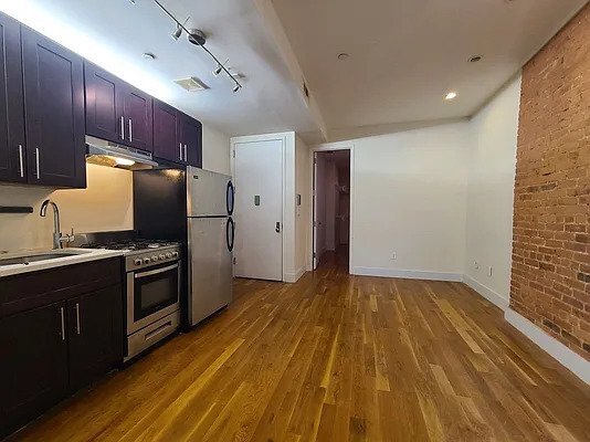 Building Photo - 1253 Lincoln Pl