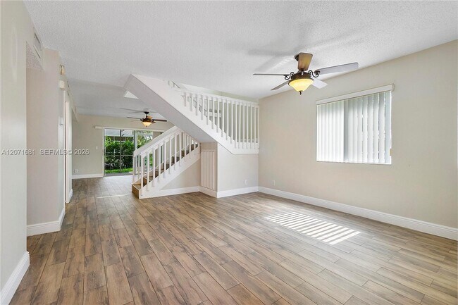 Foto del edificio - 937 NW 104th Way