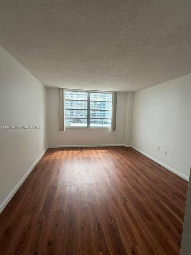 Foto del edificio - 2780 NE 183rd St