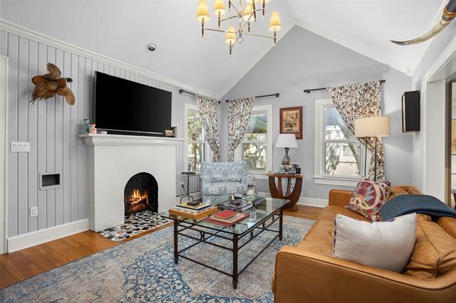 Building Photo - 2205 Stanley Ave