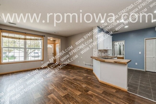 Building Photo - NEAR OTTER CREEK GOLF COURSE!! 2 Bedroom, ...