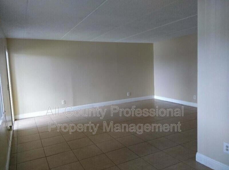 Foto del edificio - 1205 Meadows Cir