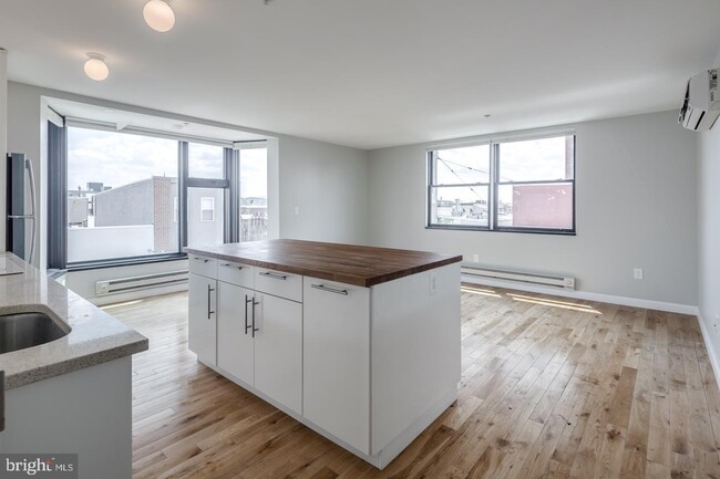 Building Photo - 2101 Kimball St