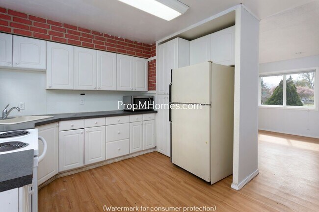Building Photo - 12925 SW Walker Rd