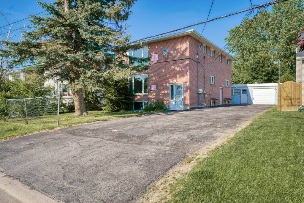 Photo principale - 3 -19 Baker Street Now Available For Rent!