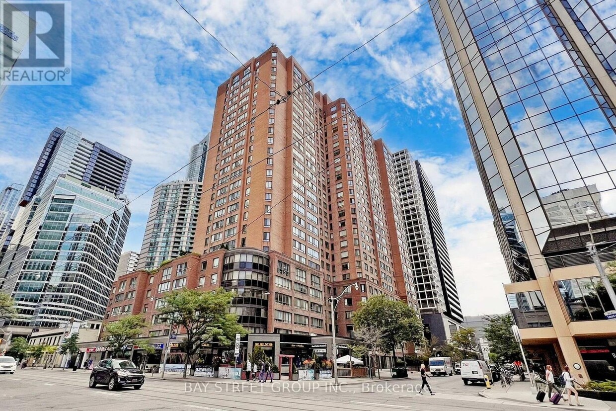 Photo principale - 633-633 Bay St.