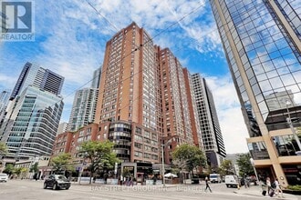 Building Photo - 633 Bay St.