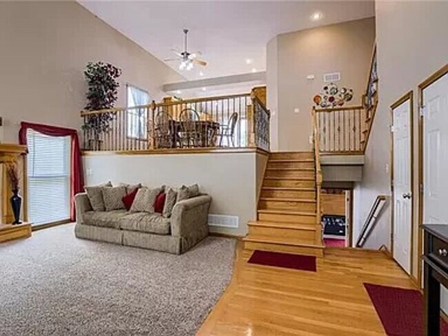 Foto del edificio - 4 Bedroom Single Family Home in Blue Springs