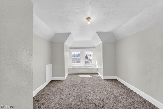 Foto del edificio - 9720 Denison Ave