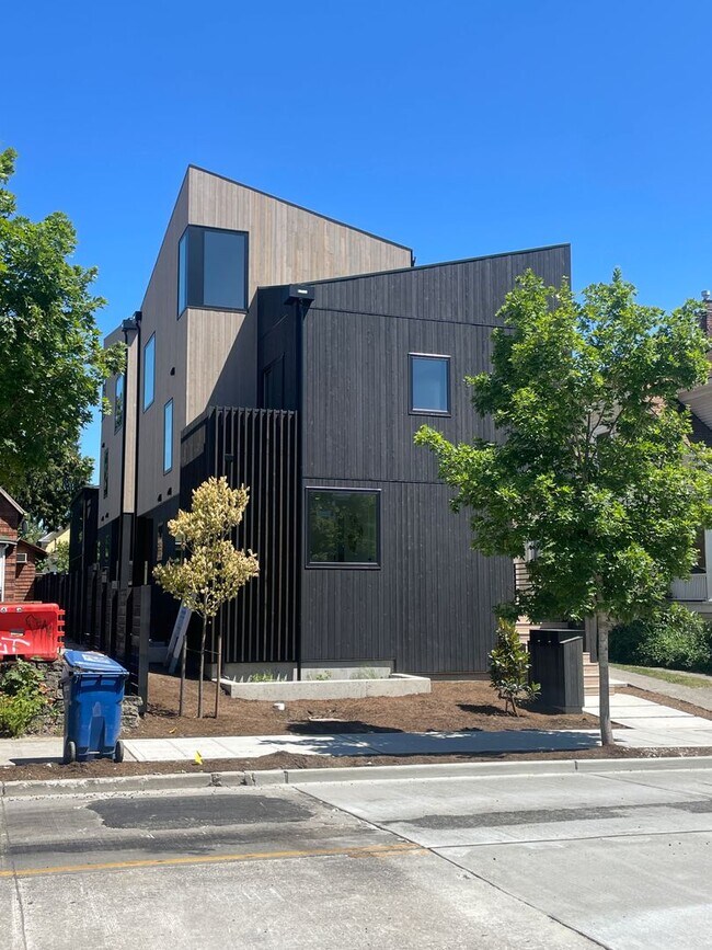 Building Photo - Central District –Brand New Townhomes.
