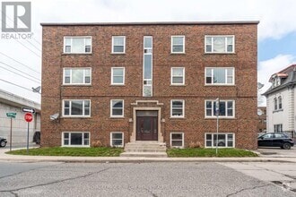 Building Photo - 3-3 Webber Ave
