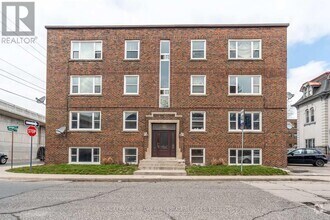 Building Photo - 3-3 Webber Ave