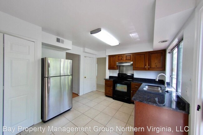 Building Photo - 3 br, 2.5 bath House - 718 UPHAM PL