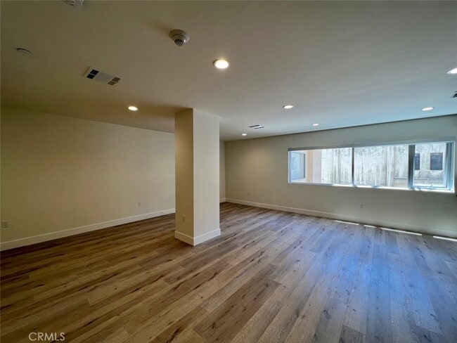 Building Photo - 314 6th St