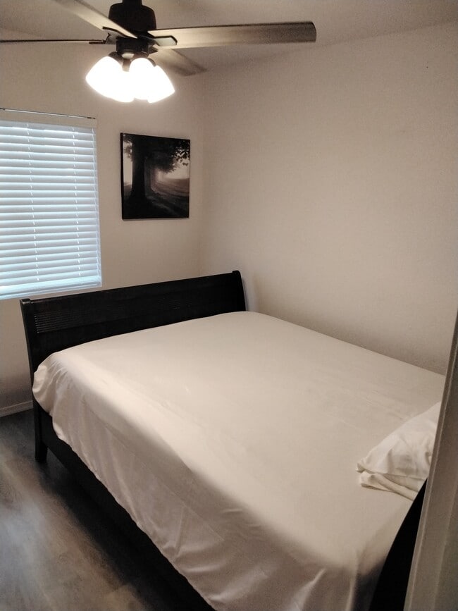 Foto del edificio - 3253 W Country Gables Dr