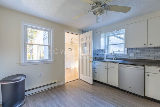 Foto del edificio - 183 Thompson Rd