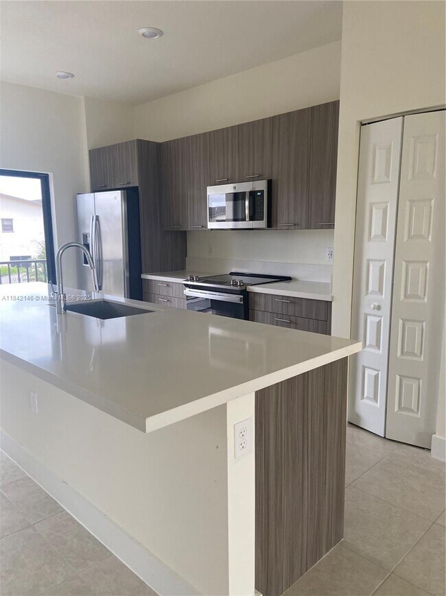 Foto del edificio - 8005 NW 104th Ave